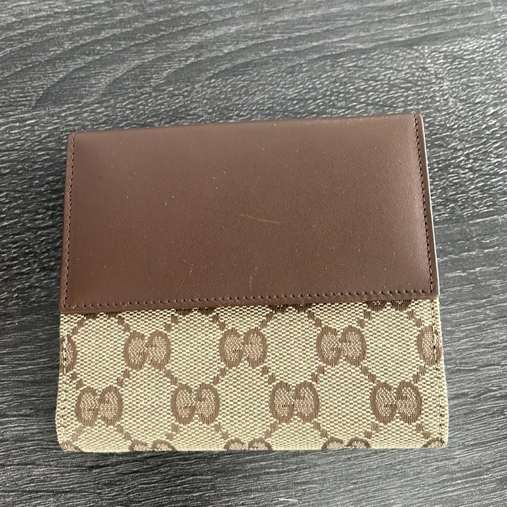 Gucci authentic Leather/ Canvas in great condition Wallet, silver hardware. - Picture 2 of 9